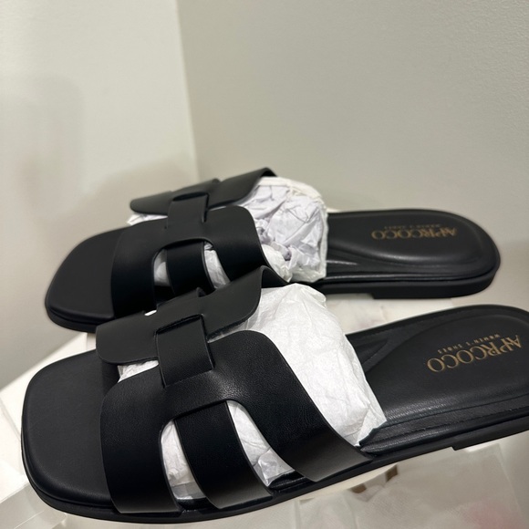 Women's Black Leather Sandals - Picture 1 of 3